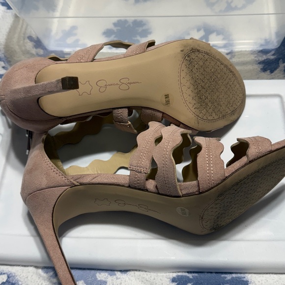 JS Elegant Pink Ruffle Heels - Picture 6 of 7